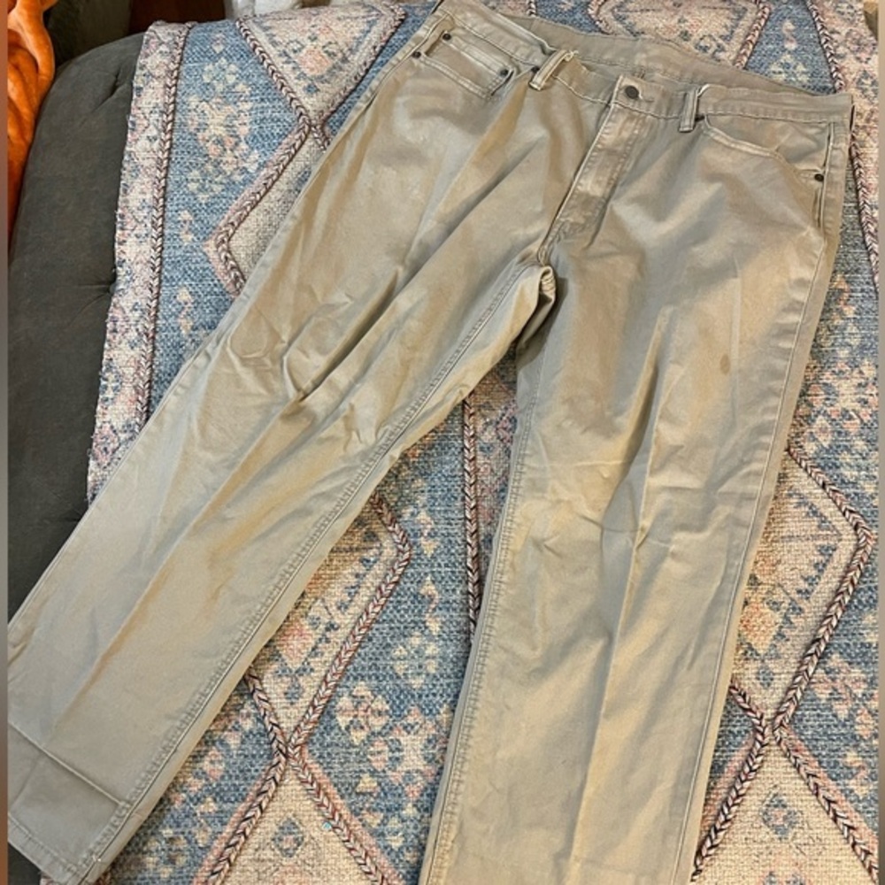 Men’s Levi’s khakis